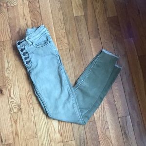 Adorable free people skinny jeans!